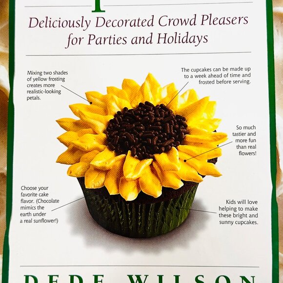 Cupcake Cookbook - Baker's Field Guide - Over 60 Cupcake Recipes for Every Occas - Picture 3 of 14